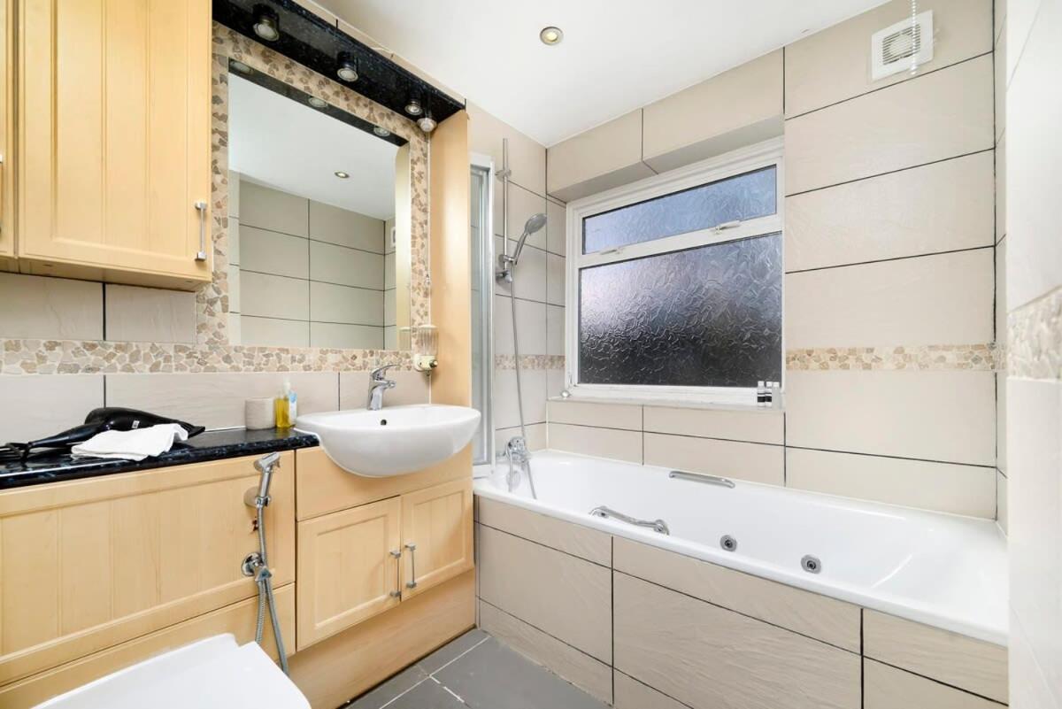 Feriehus Chic 3br - Eats And Sights Closeby London