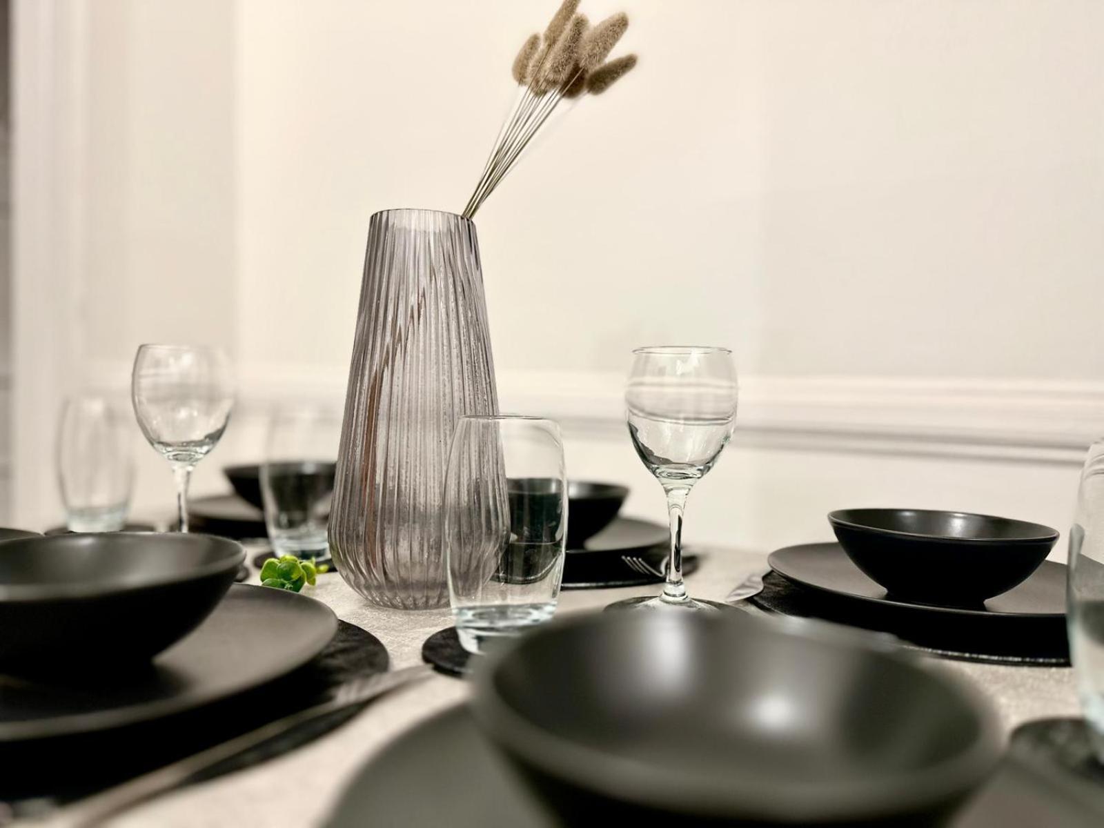 Serviced 4 Bed 2 Bath Manor Park House Apartment London