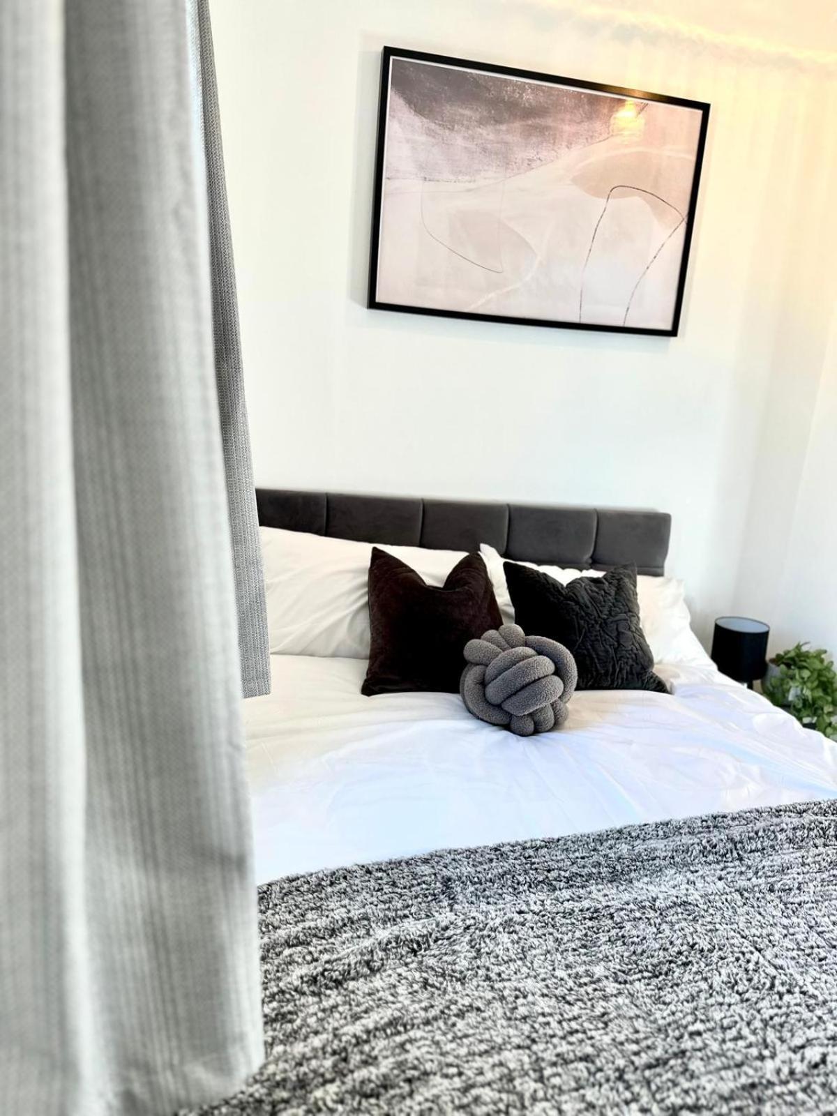 Apartment Serviced 4 Bed 2 Bath Manor Park House