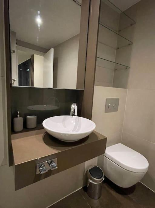 Apartment Modern W/ Canal View London