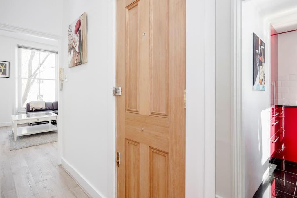 Bright 1-bedroom In Chelsea Leilighet