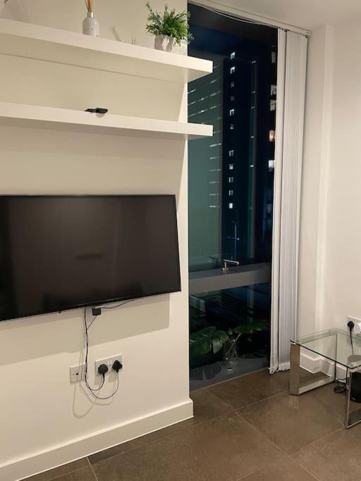 Modern W/ Canal View * London