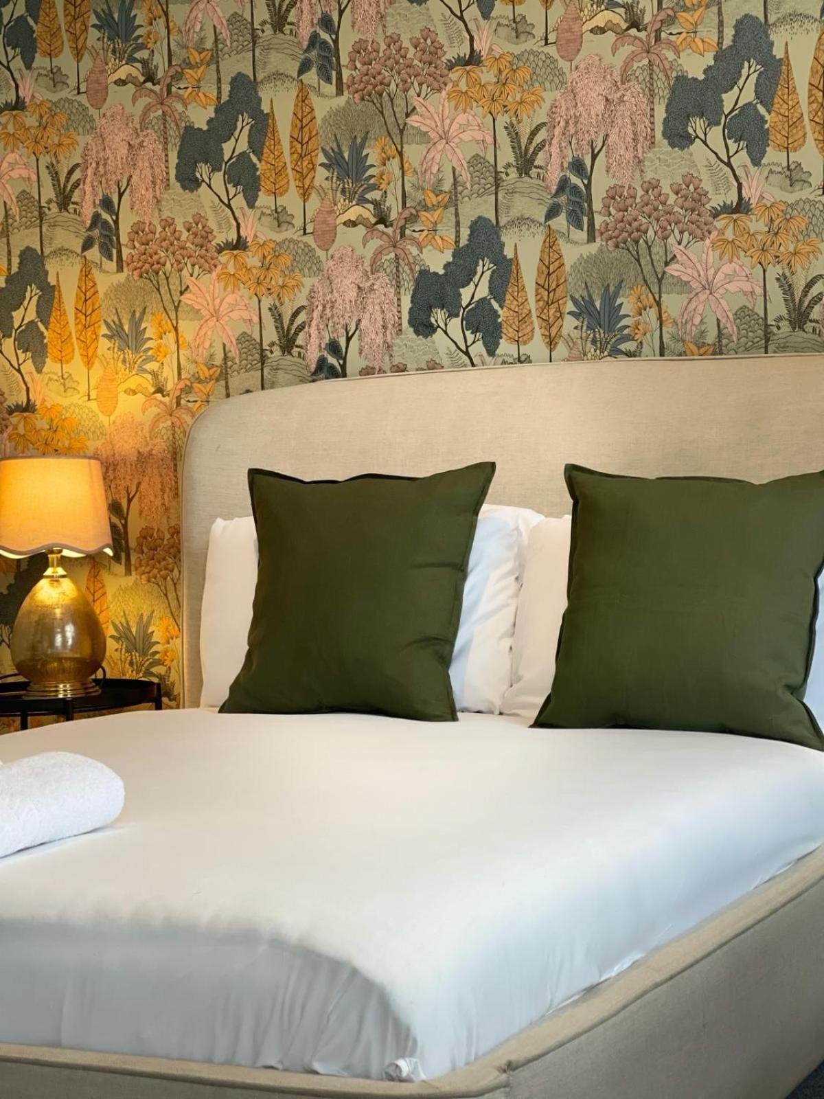 Stylish Double In King's Cross Apartment London