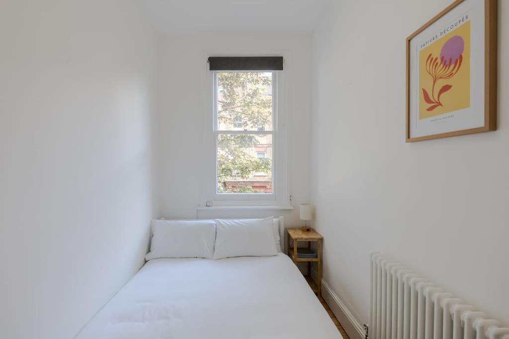 Apartment The Oval Abode London