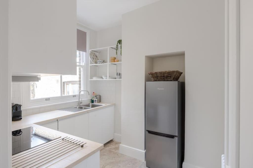 The Oval Abode Apartment London