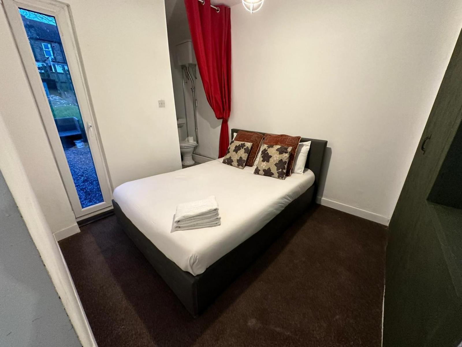 2 Bedroom Flat Wembley Londen