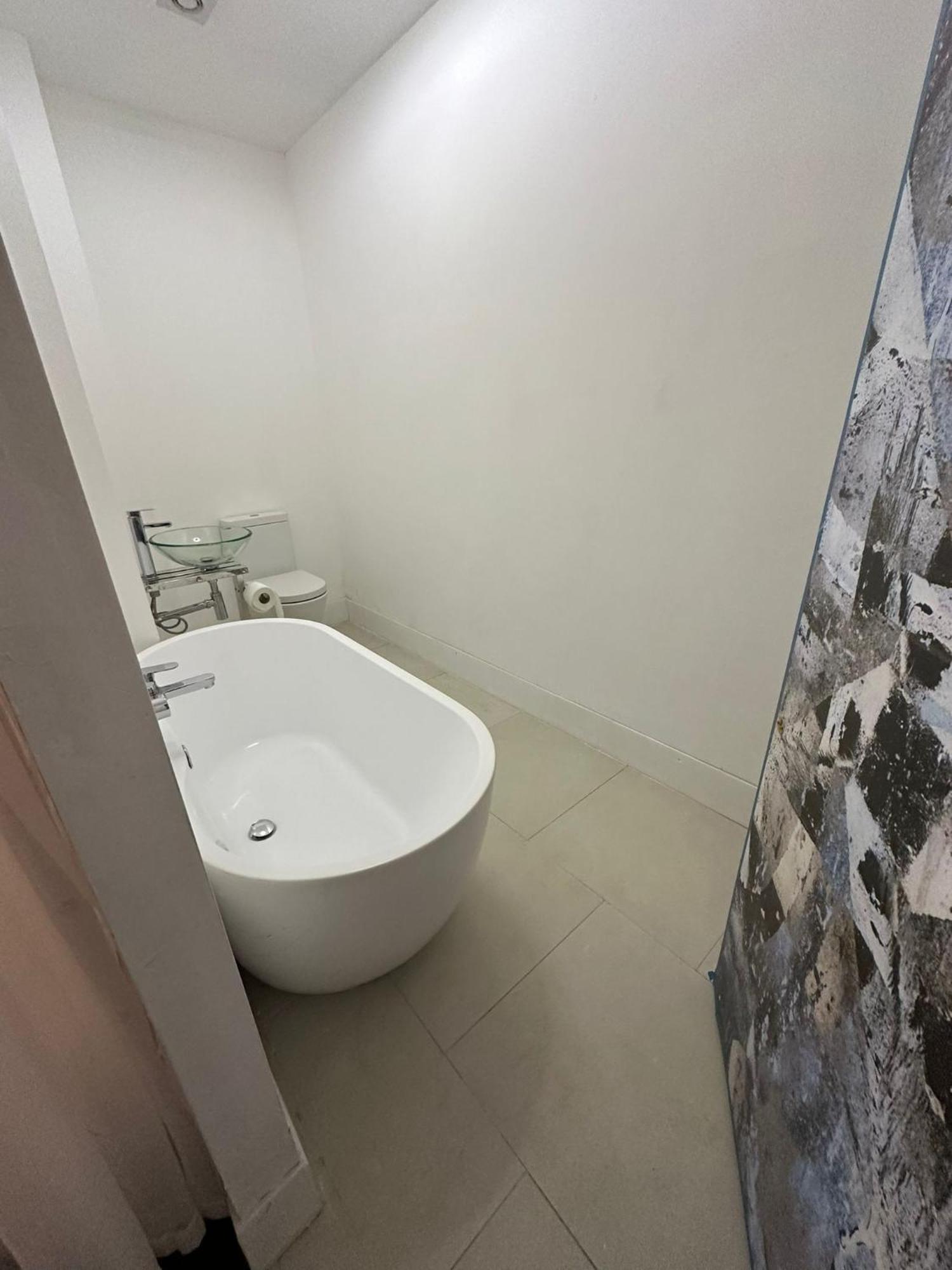 2 Bedroom Flat Wembley Apartment London
