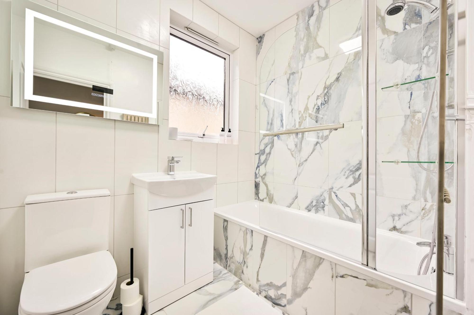 Greenwich Apartment *