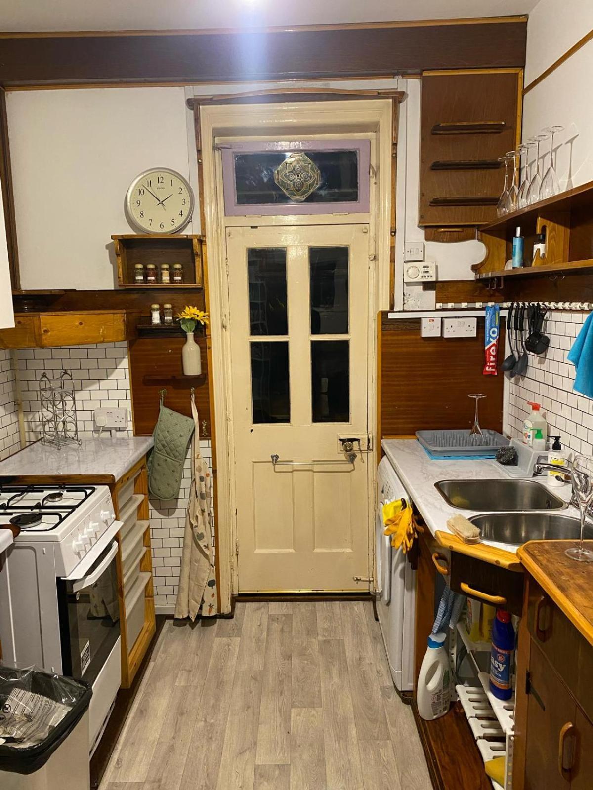 Spacious, Parkside 3.5bed House, Great Access! London