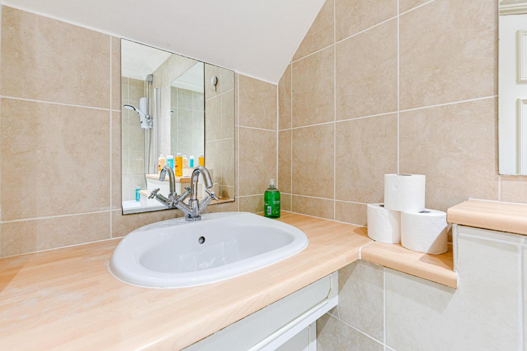 Apartment Luxstay2 Earls Court - Sleeps Up To 8 London
