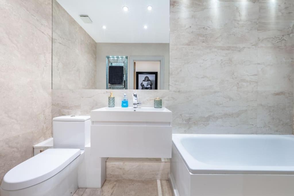 2 Bed / 2 Bath Versace In Knightsbridge *