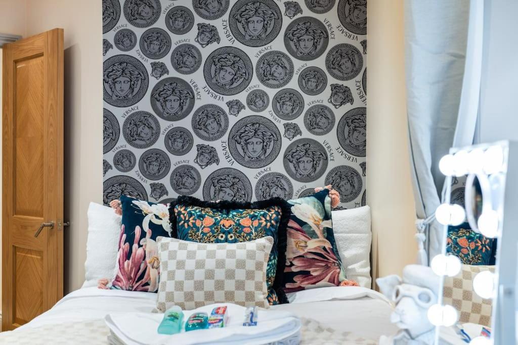Appartement 2 Bed / 2 Bath Versace In Knightsbridge Londen