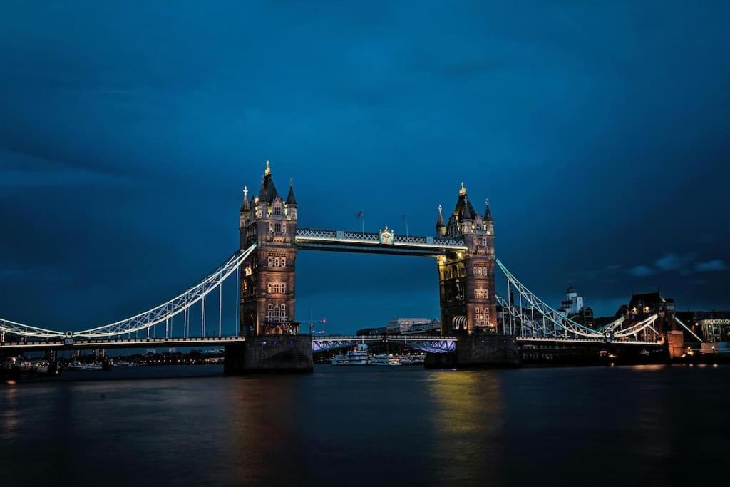 2 Bed / 2 Bath Versace In Knightsbridge Appartement