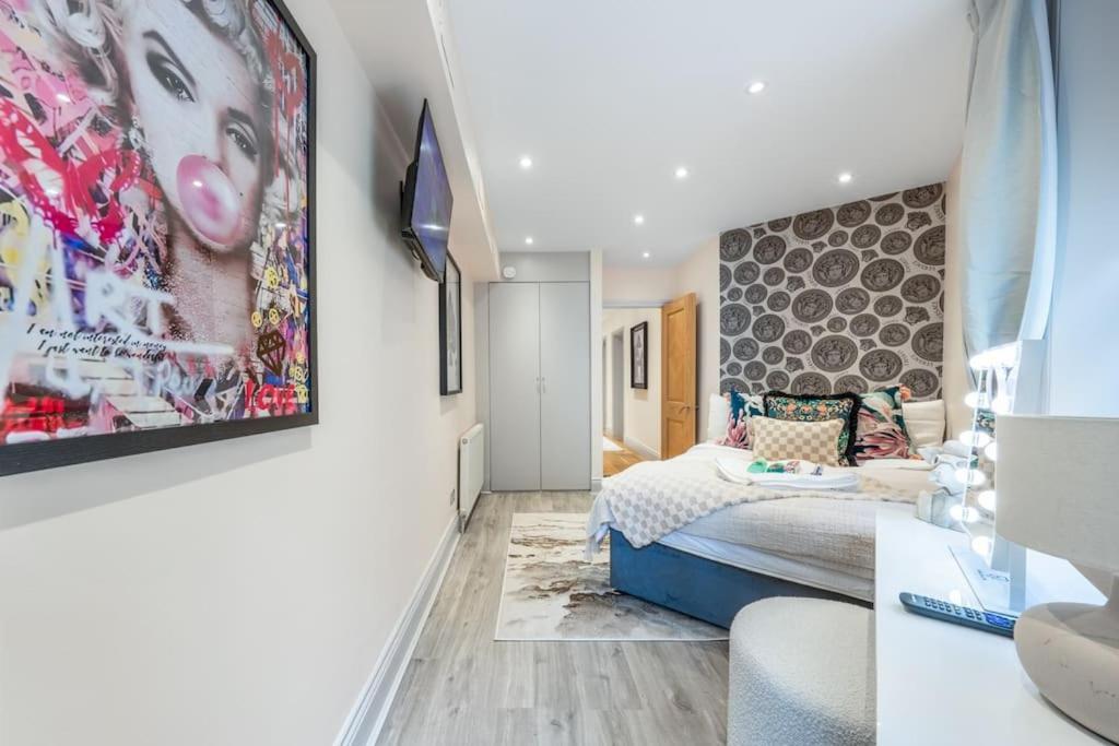 2 Bed / 2 Bath Versace In Knightsbridge *