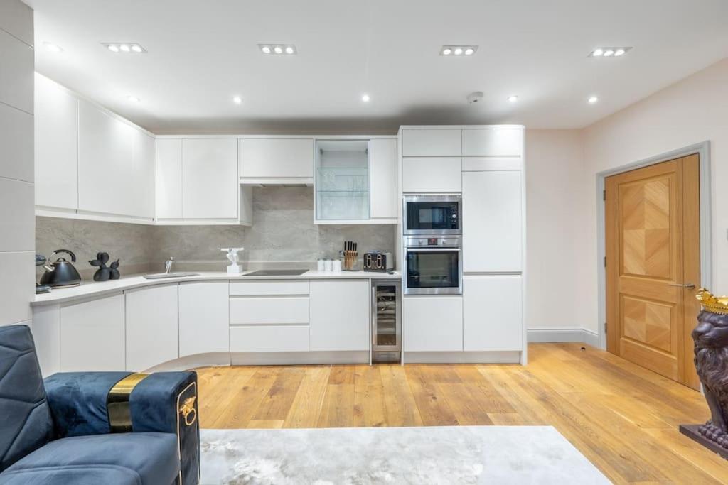 2 Bed / 2 Bath Versace In Knightsbridge * Londres