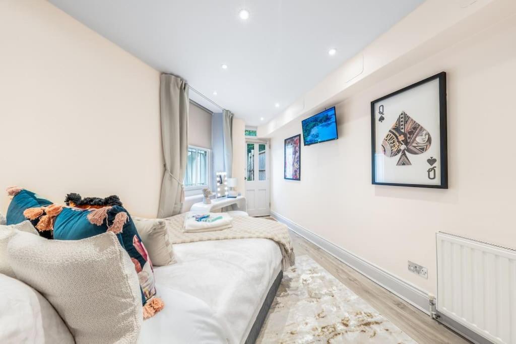 2 Bed / 2 Bath Versace In Knightsbridge
