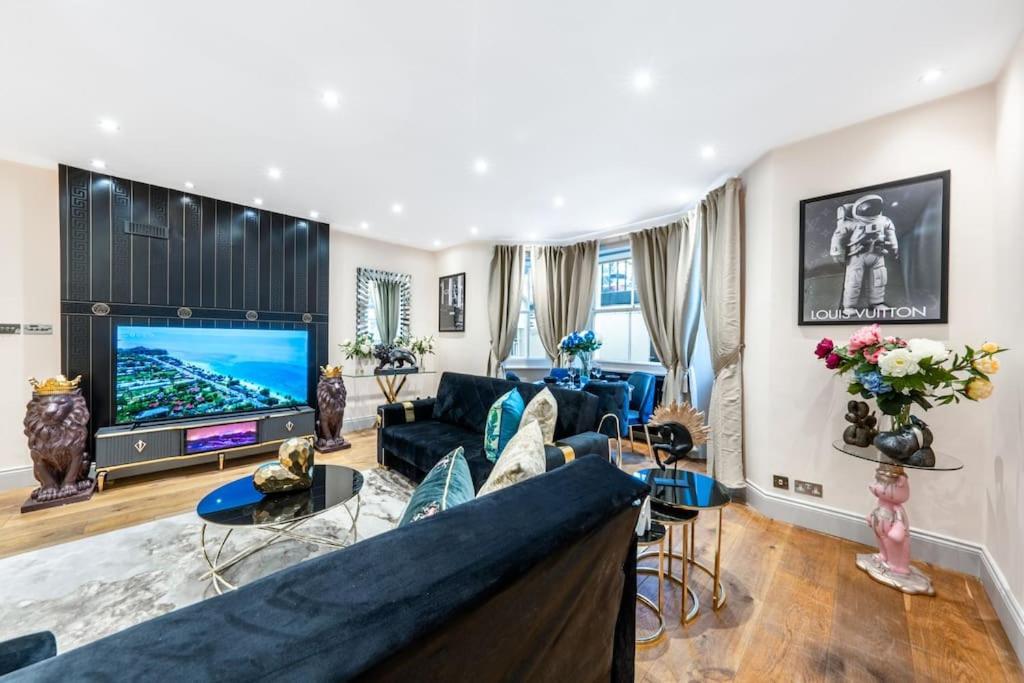 2 Bed / 2 Bath Versace In Knightsbridge *