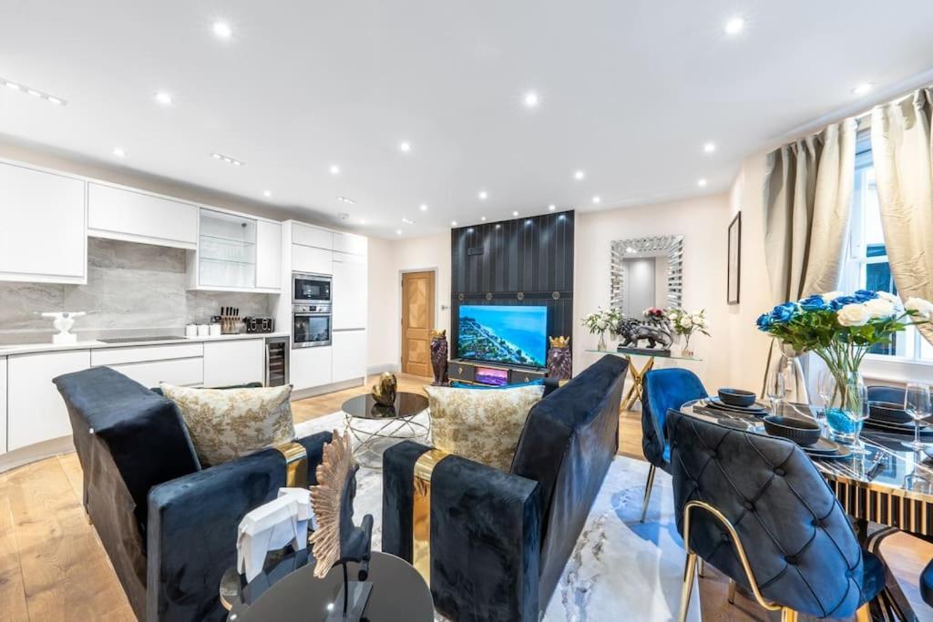 2 Bed / 2 Bath Versace In Knightsbridge Appartement Londen