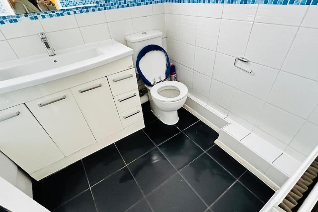 3 Bed House East Apartment London