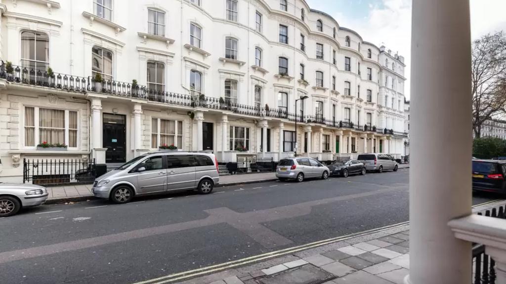 Princes Square Apartment *