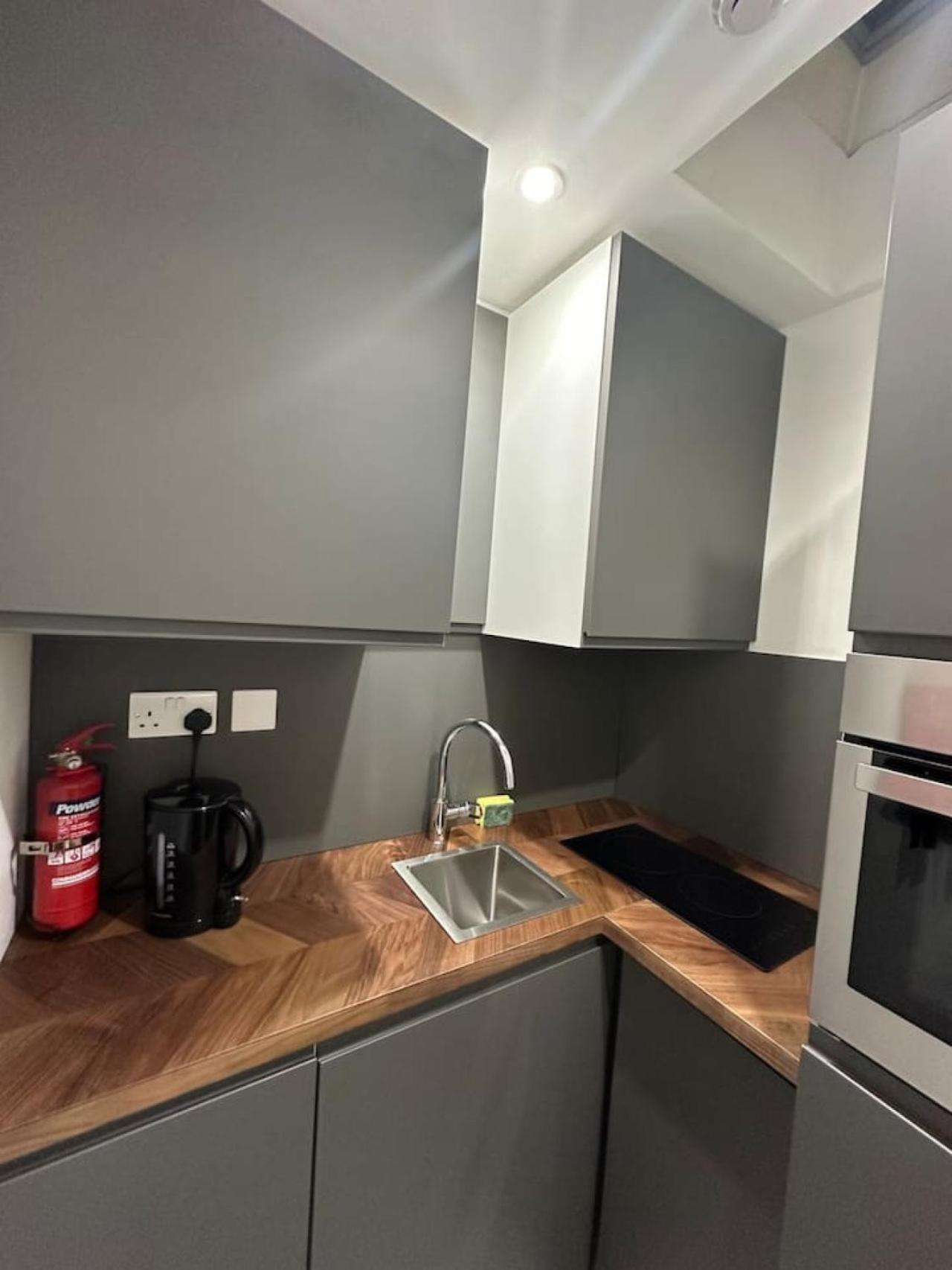 Small Flat Zone 1 * London