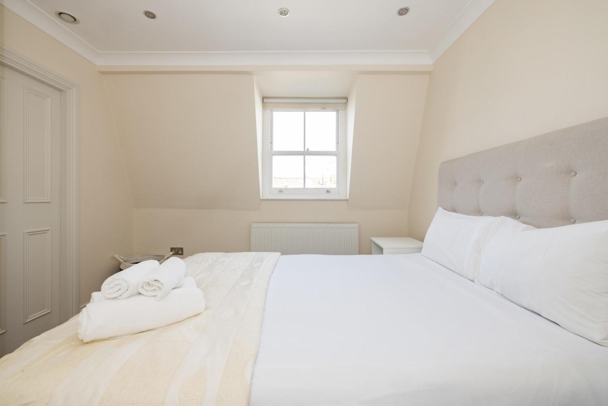 Light-filled Chelsea Duplex London