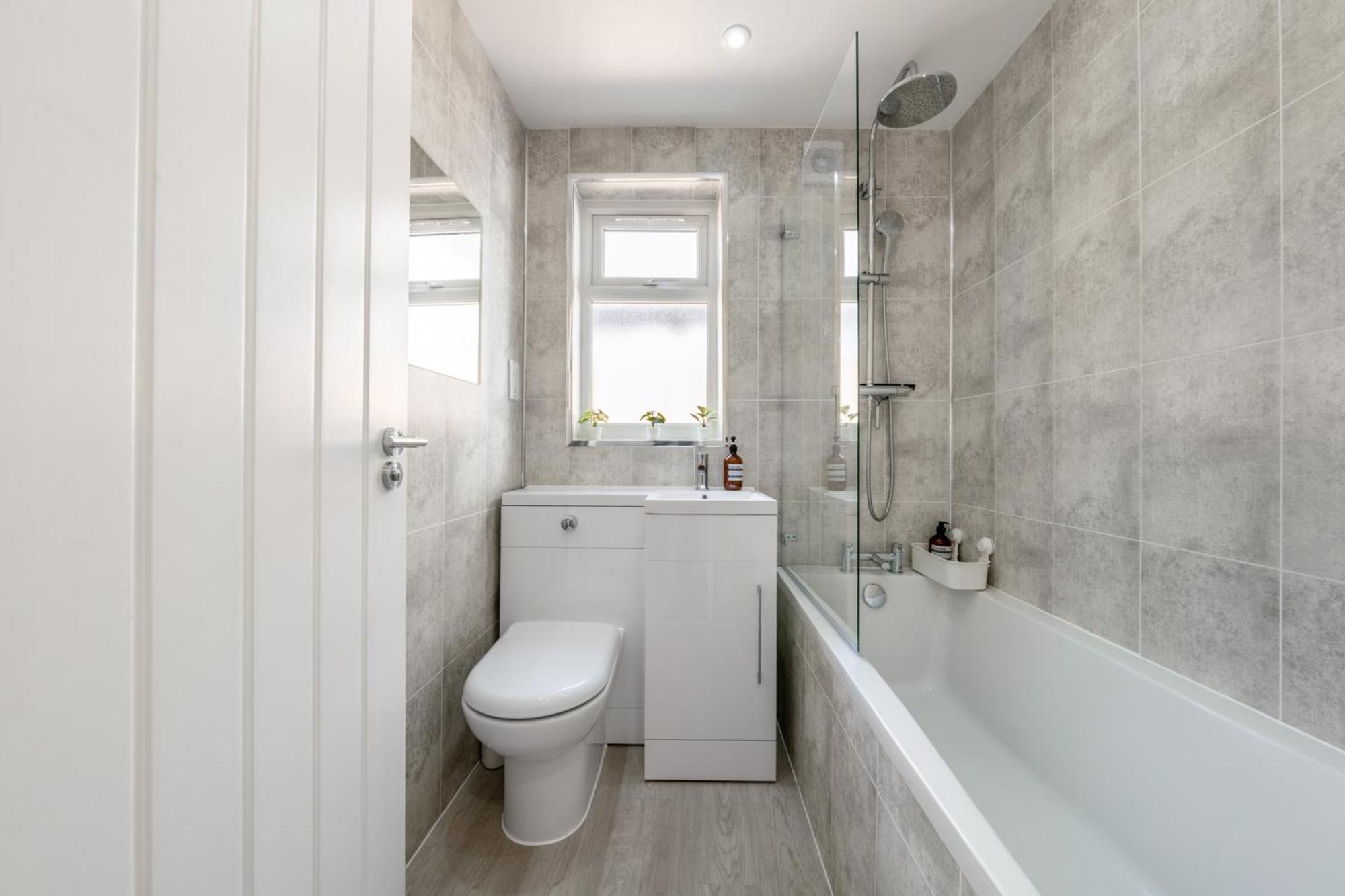 Entire 3 Bedroom House In - Canning Town, Airport, Excel * Londen