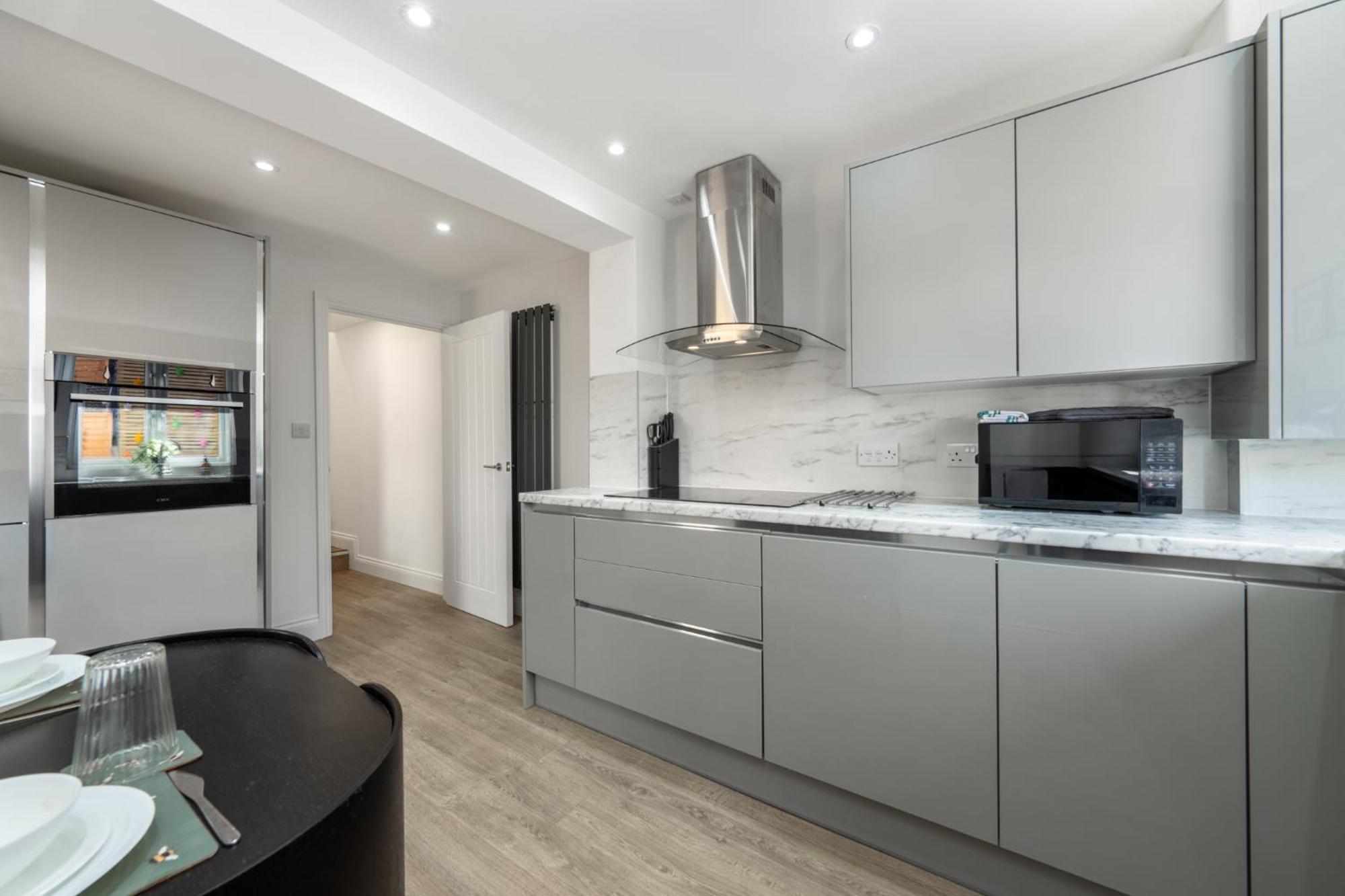 Entire 3 Bedroom House In - Canning Town, Airport, Excel Londen