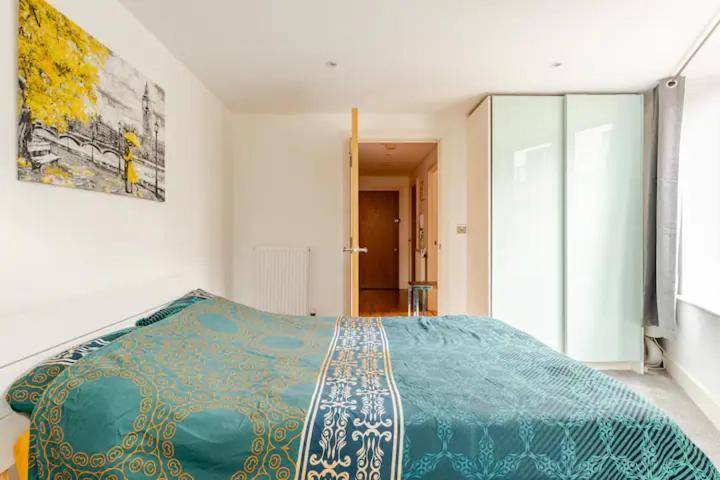 Brand New Flat In With Car Park
