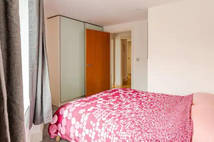 Apartment Brand New Flat In With Car Park *