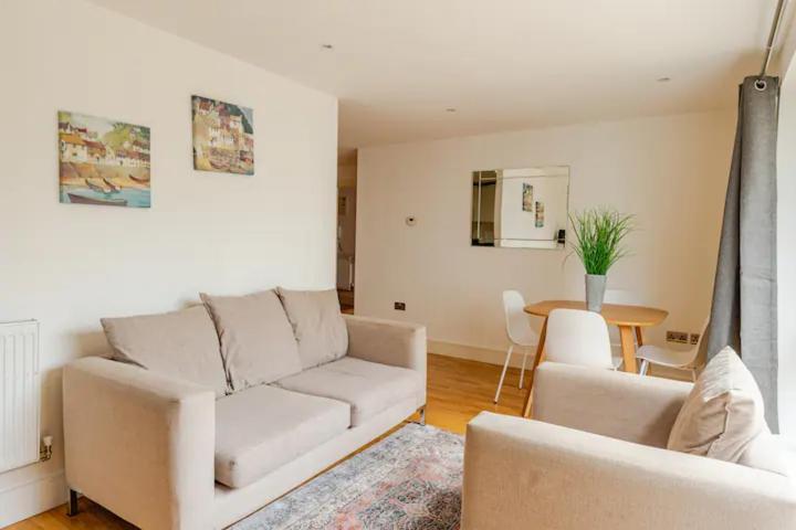 Apartment Brand New Flat In With Car Park *