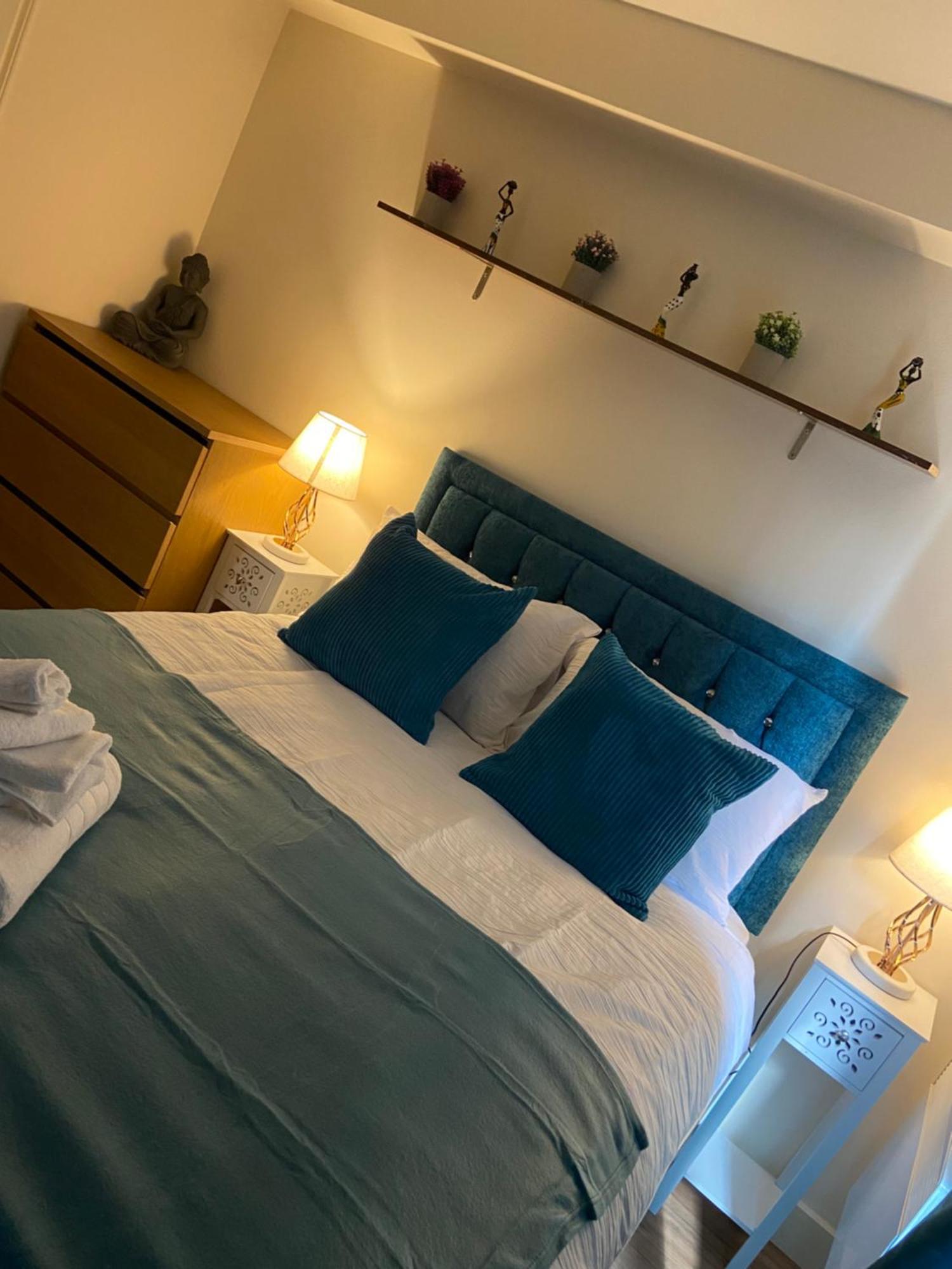 Apartment Waterfront Canary Lodge: Cozy 2-bed With Wi-fi & Parking London
