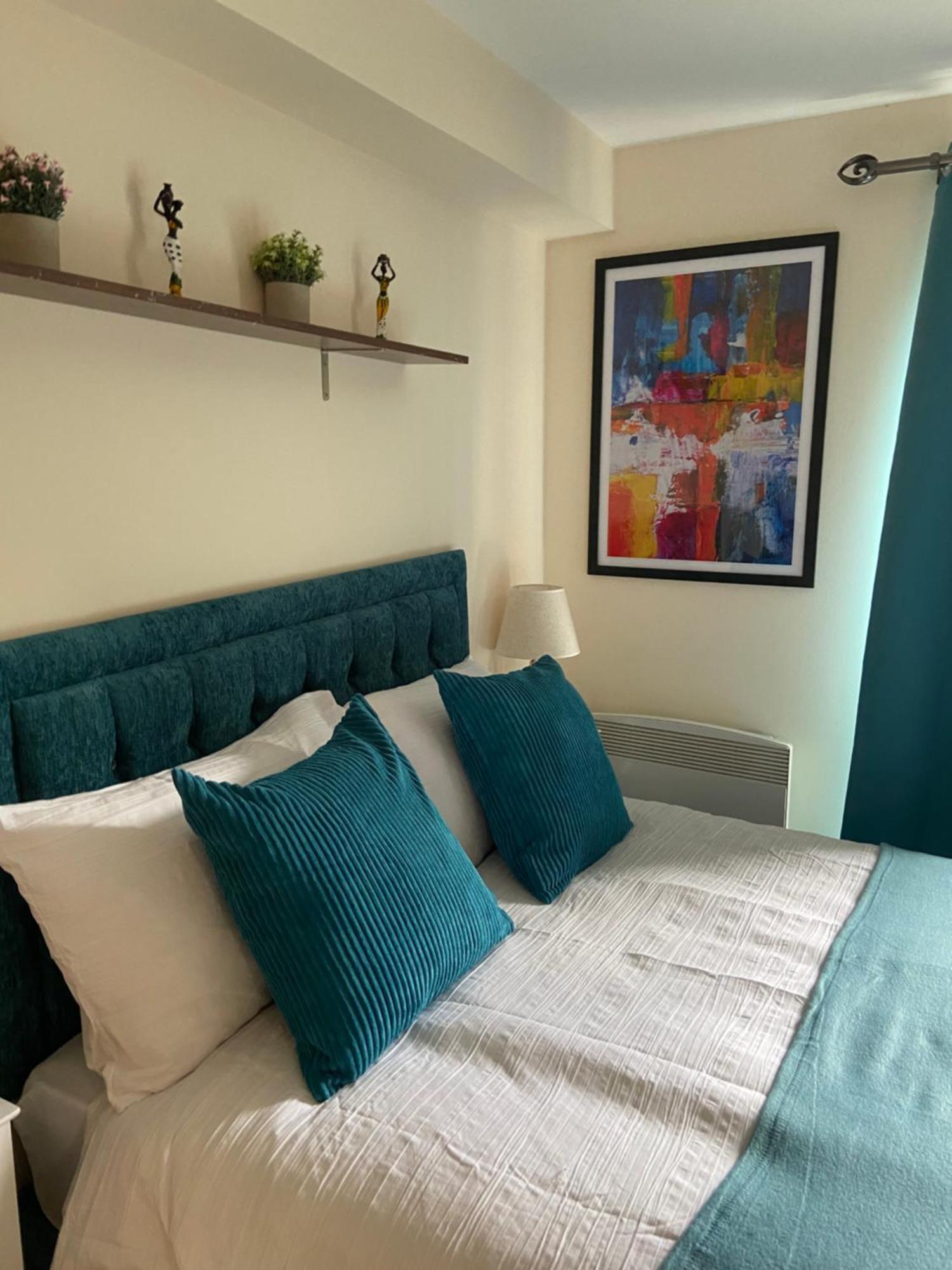 Apartment Beautiful 2 Bed Waterfront With Parking Perfect For Canary Wharf - 2 Bed 2 Bath With High Speed Wifi And Netflix And Parking