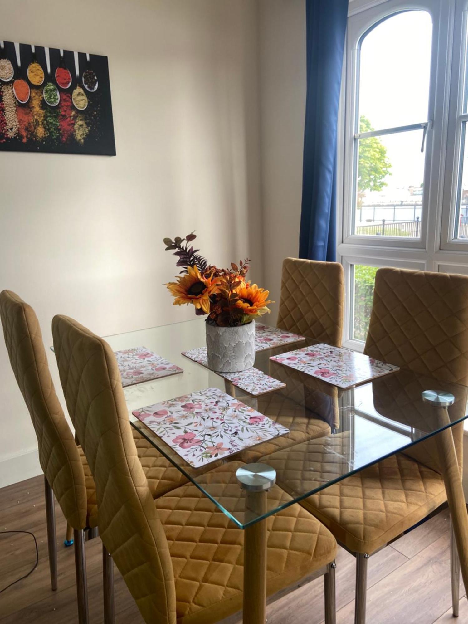 Apartment Beautiful 2 Bed Waterfront With Parking Perfect For Canary Wharf - 2 Bed 2 Bath With High Speed Wifi And Netflix And Parking London