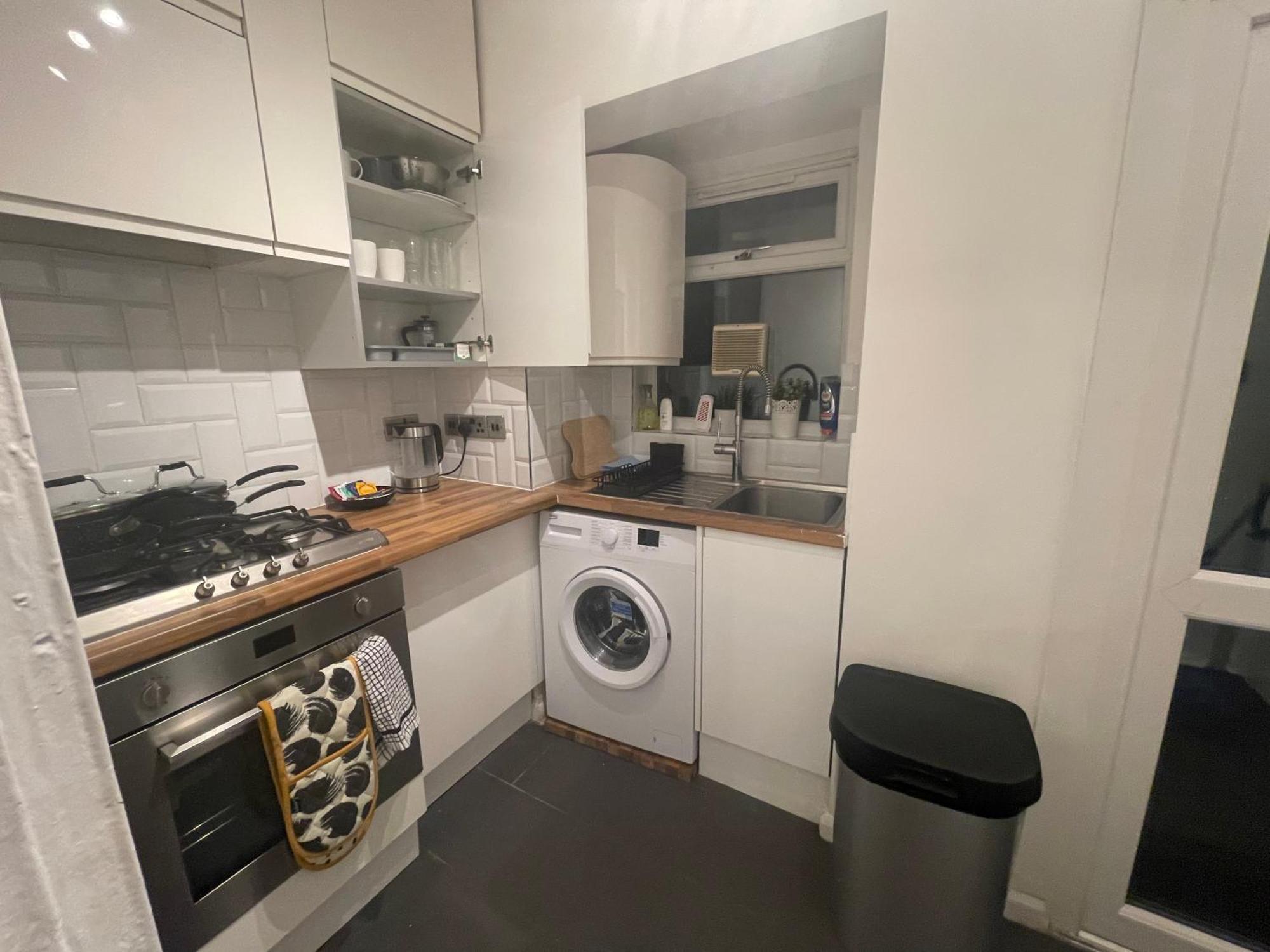 Vakantiehuis Tooting - Cosy 2 Bedroom House With Garden, 5 Mins Walk To Tube Station