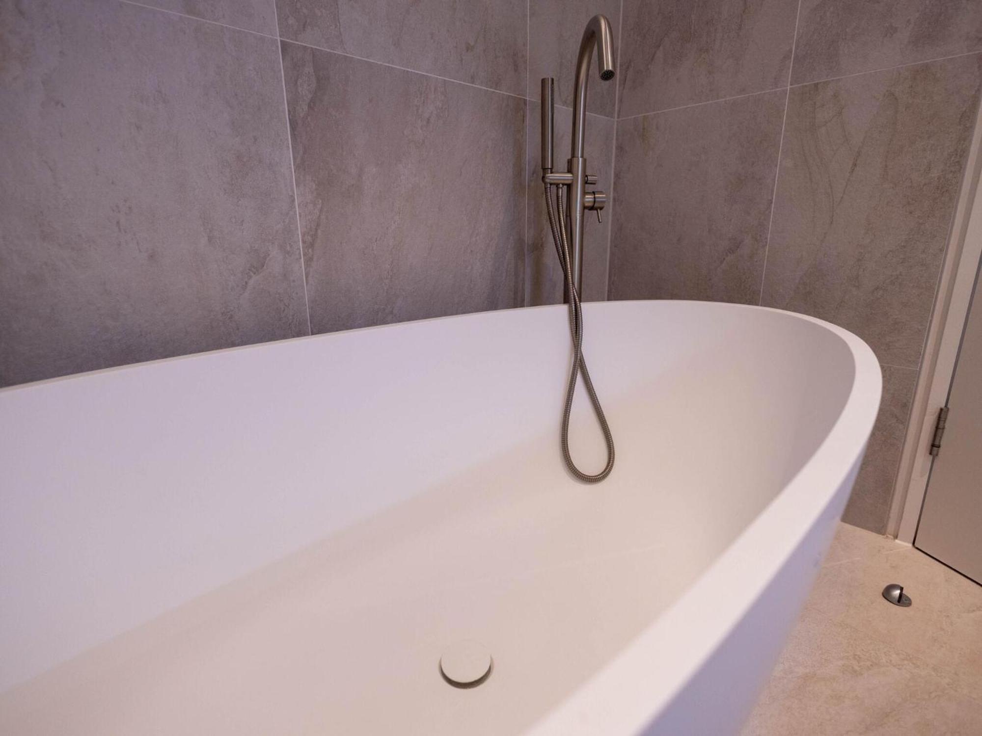 The Arches Luxurious Three Bedroom Close To Hampstead Heath With Garden Balcony And Courtyard