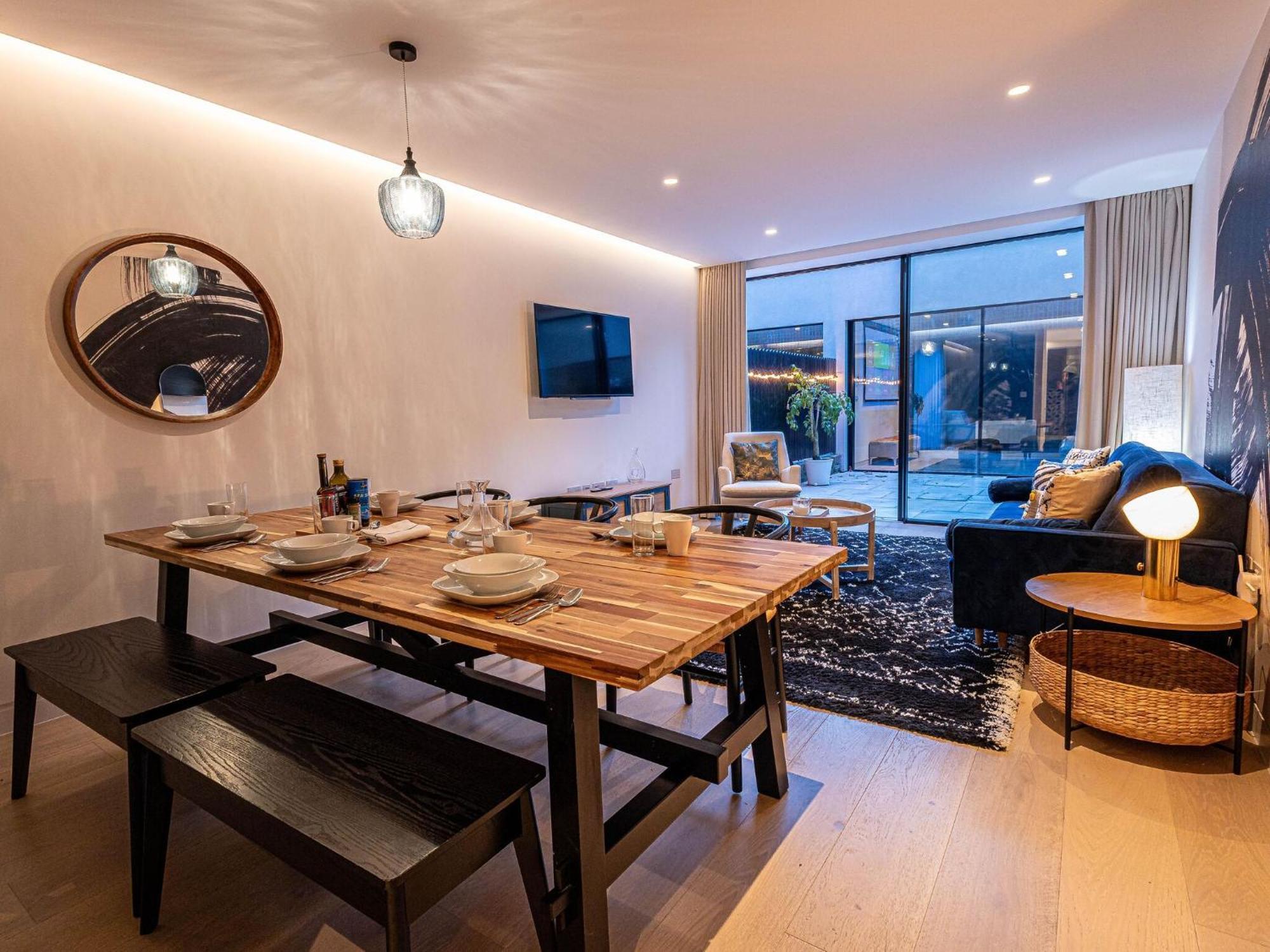 Apartment The Arches Luxurious Three Bedroom Close To Hampstead Heath With Garden Balcony And Courtyard