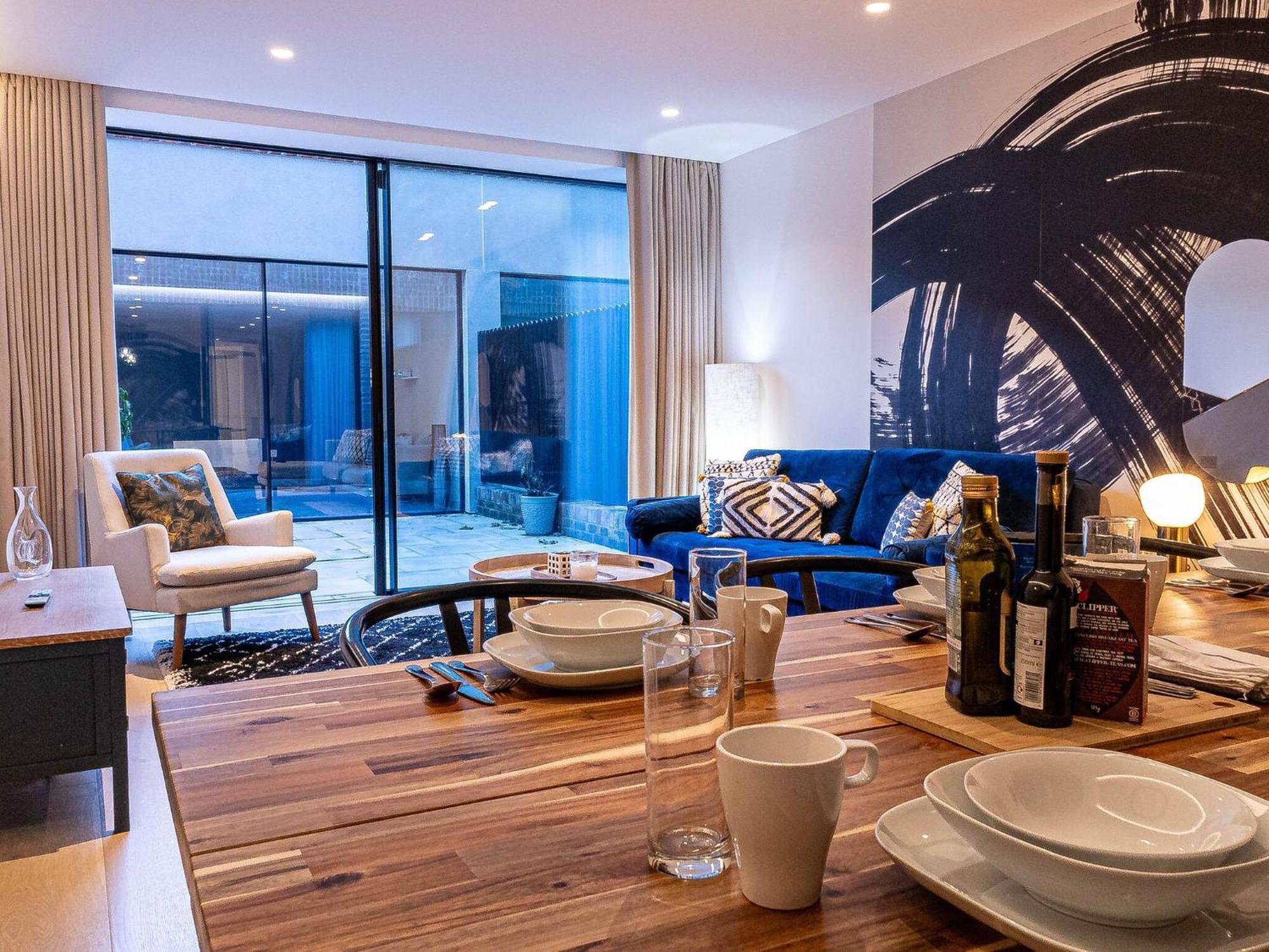 The Arches Luxurious Three Bedroom Close To Hampstead Heath With Garden Balcony And Courtyard
