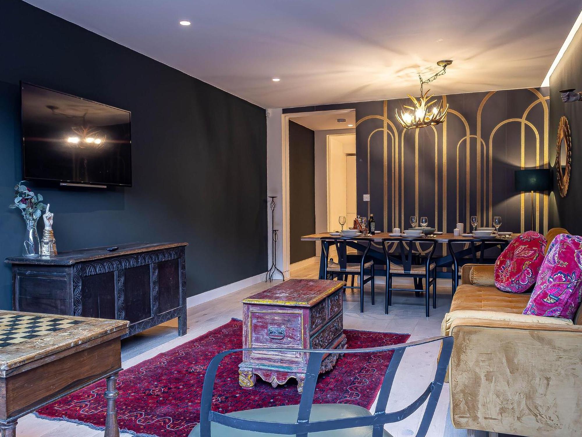 Apartment The Arches Luxurious Three Bedroom Close To Hampstead Heath With Garden Balcony And Courtyard