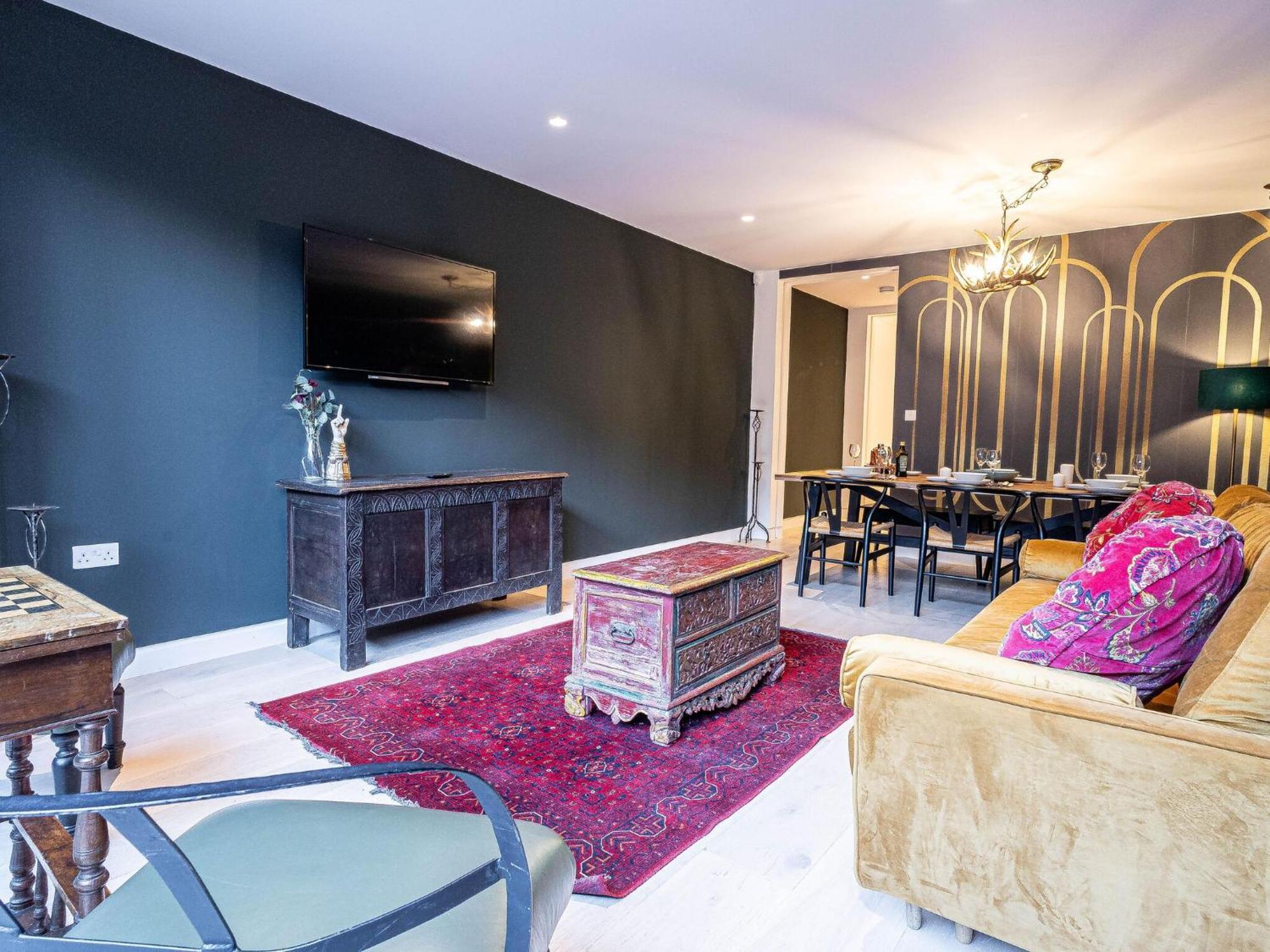 The Arches Luxurious Three Bedroom Close To Hampstead Heath With Garden Balcony And Courtyard London