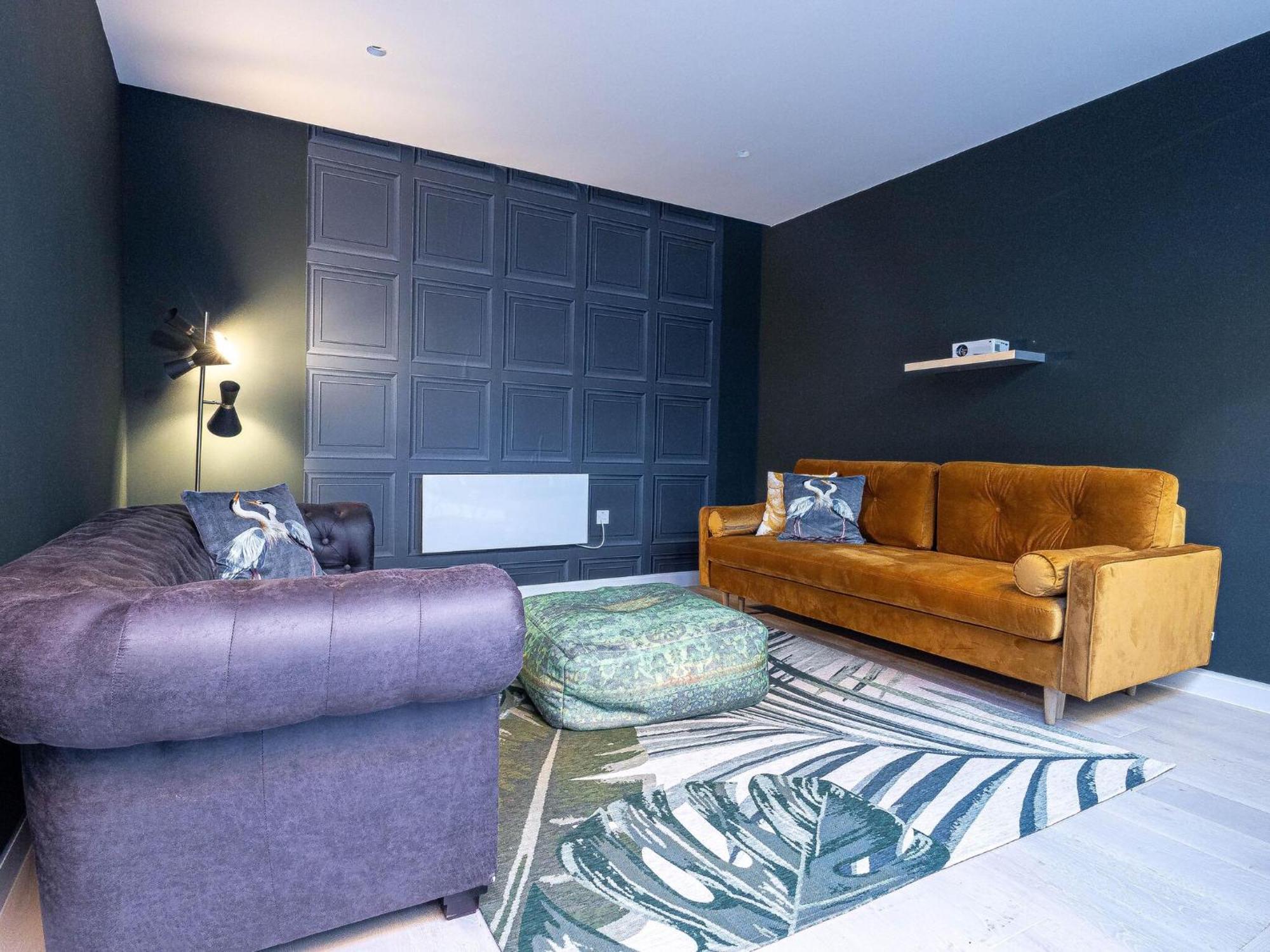 Apartment The Arches Luxurious Three Bedroom Close To Hampstead Heath With Garden Balcony And Courtyard
