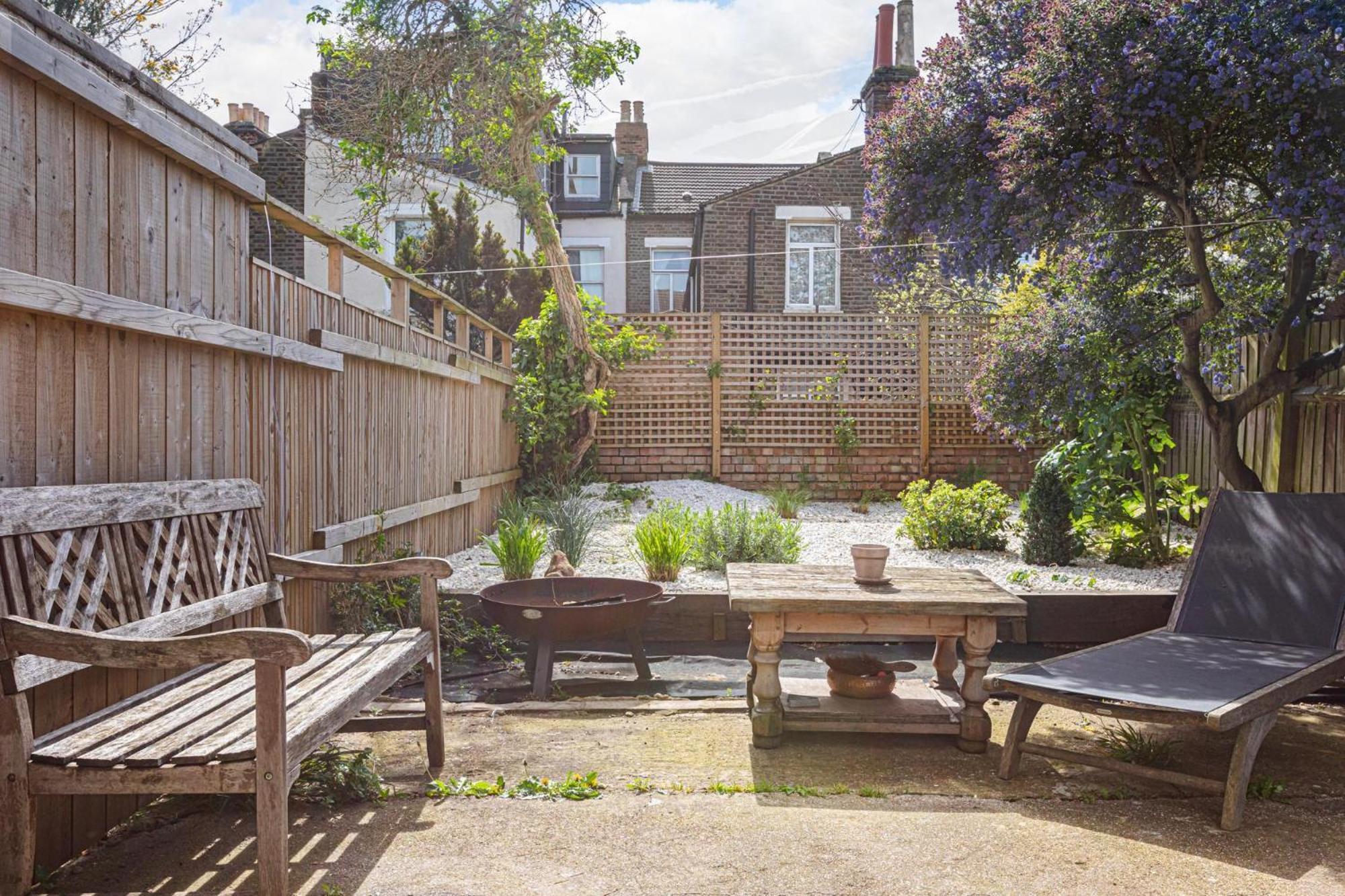 1 Bed & Garden, Sunny Artist Flat - 20mins To London