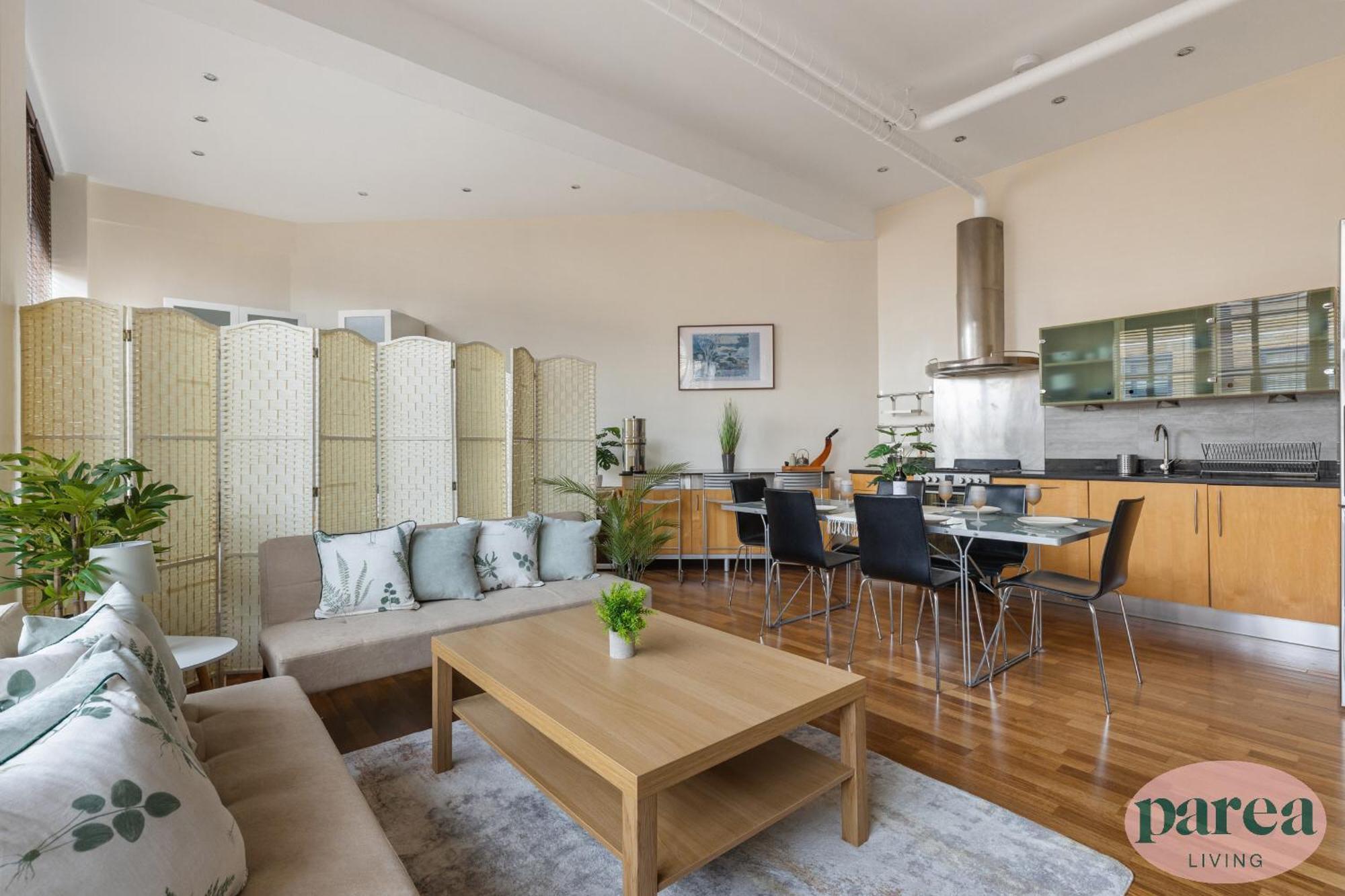 Parea Living - Spacious 3 Bed Flat, Canary Wharf Views With Parking London