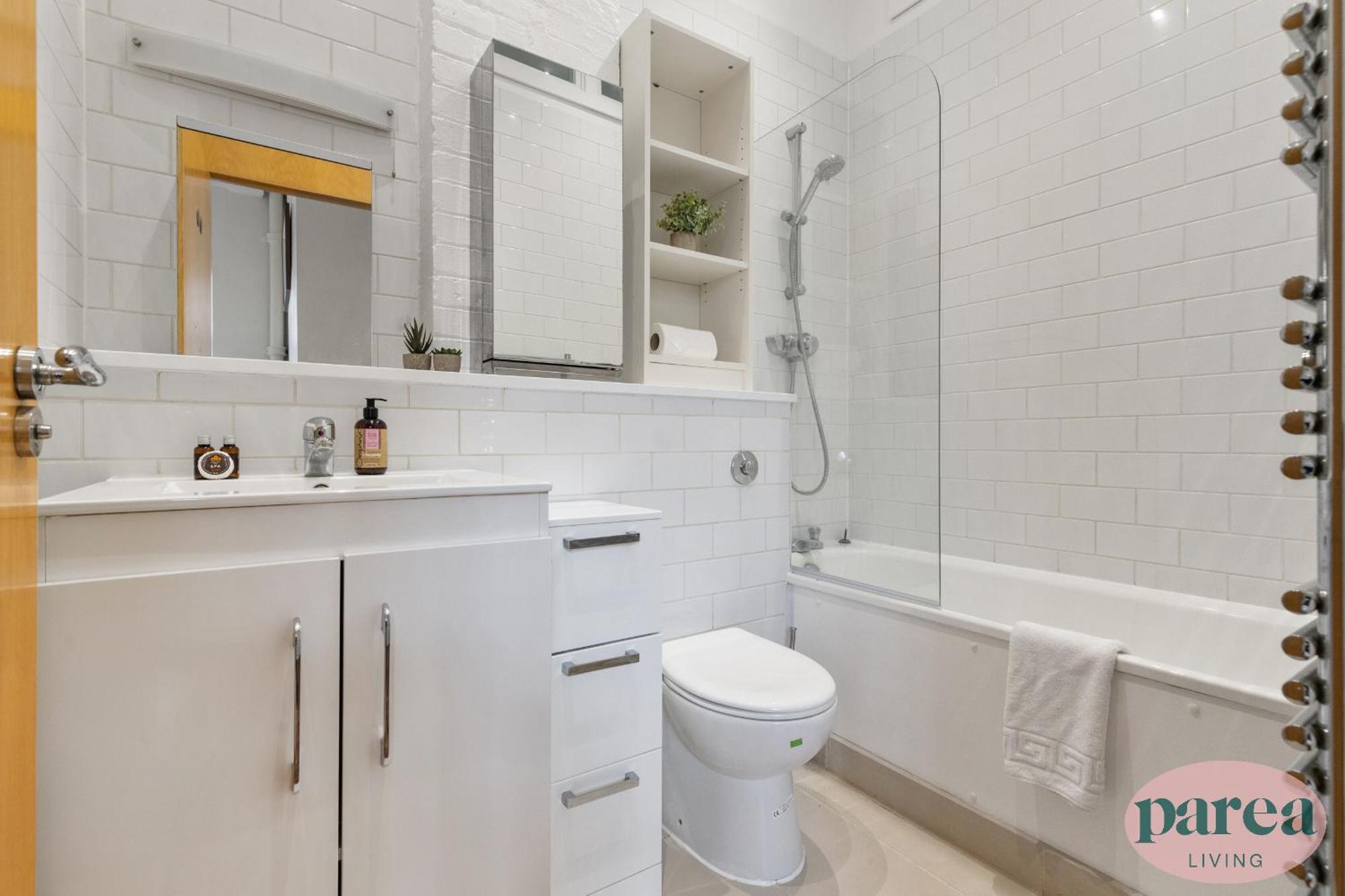 Parea Living - Spacious 3 Bed Flat, Canary Wharf Views With Parking