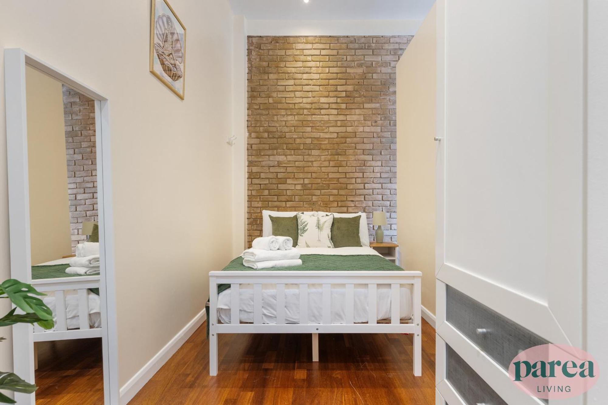 Parea Living - Spacious 3 Bed Flat, Canary Wharf Views With Parking