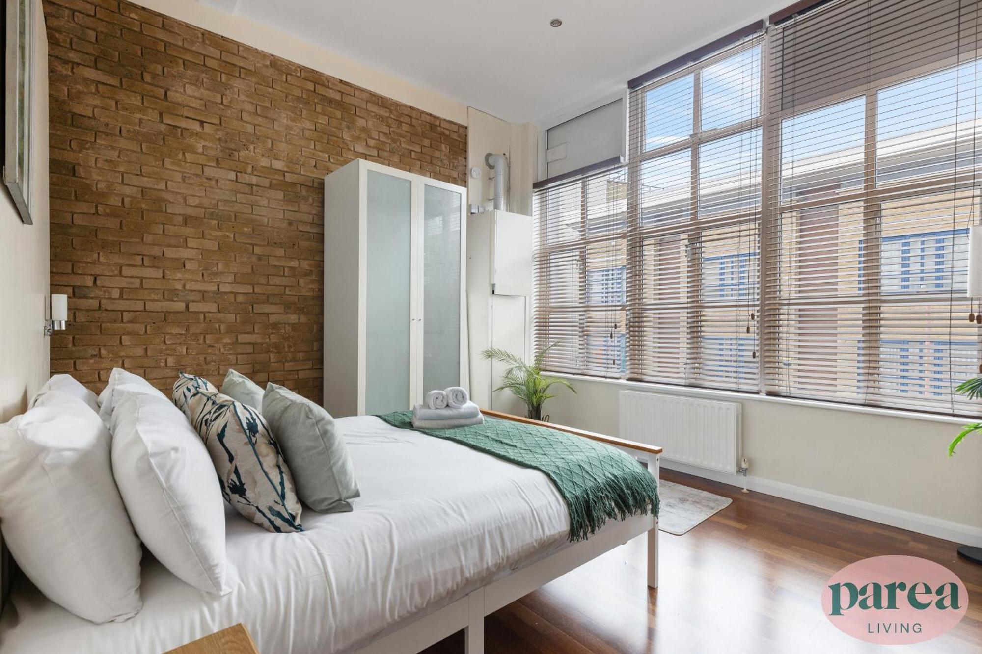 Parea Living - Spacious 3 Bed Flat, Canary Wharf Views With Parking