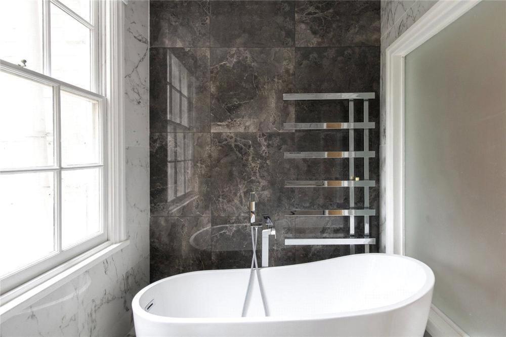 4 Bedroom Townhouse Seconds Away From Harrods London