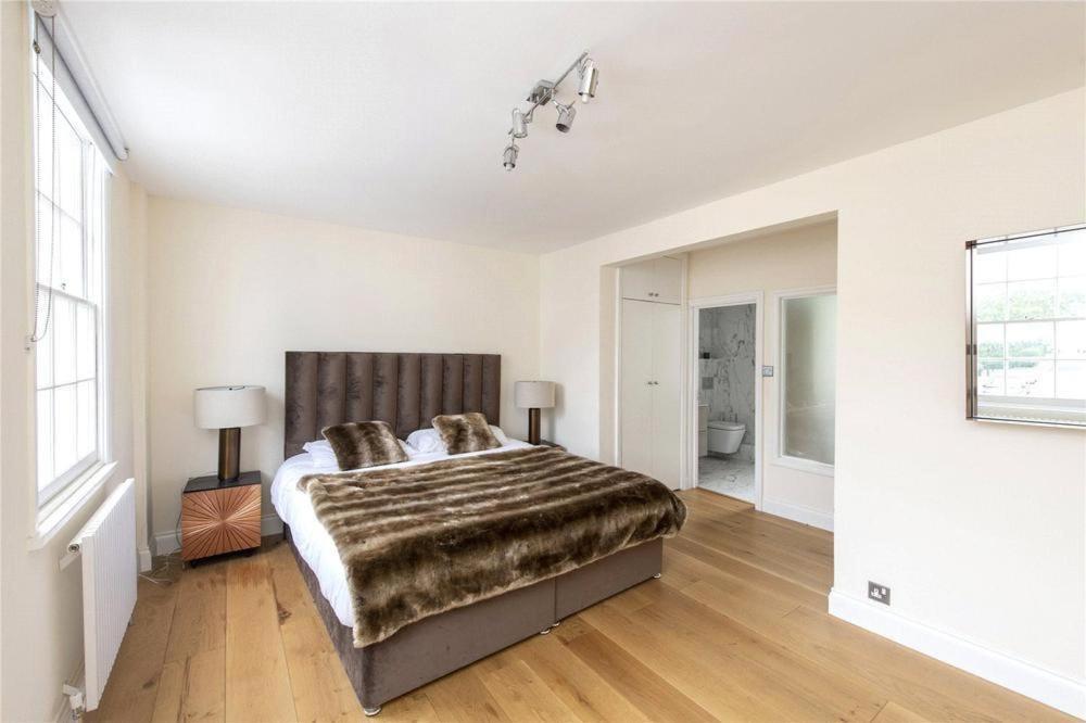 4 Bedroom Townhouse Seconds Away From Harrods