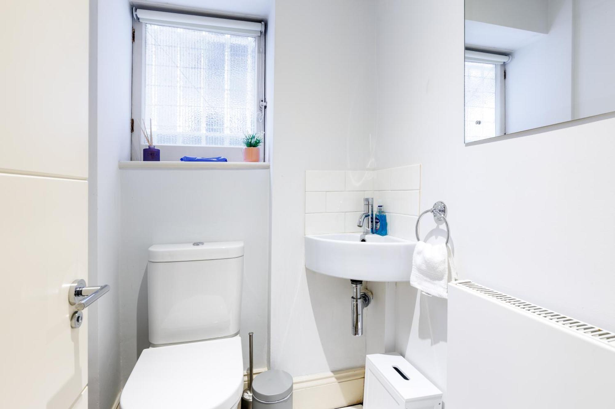 Apartment Spacious 2-bed Flat / 10 Mins From The Centre London
