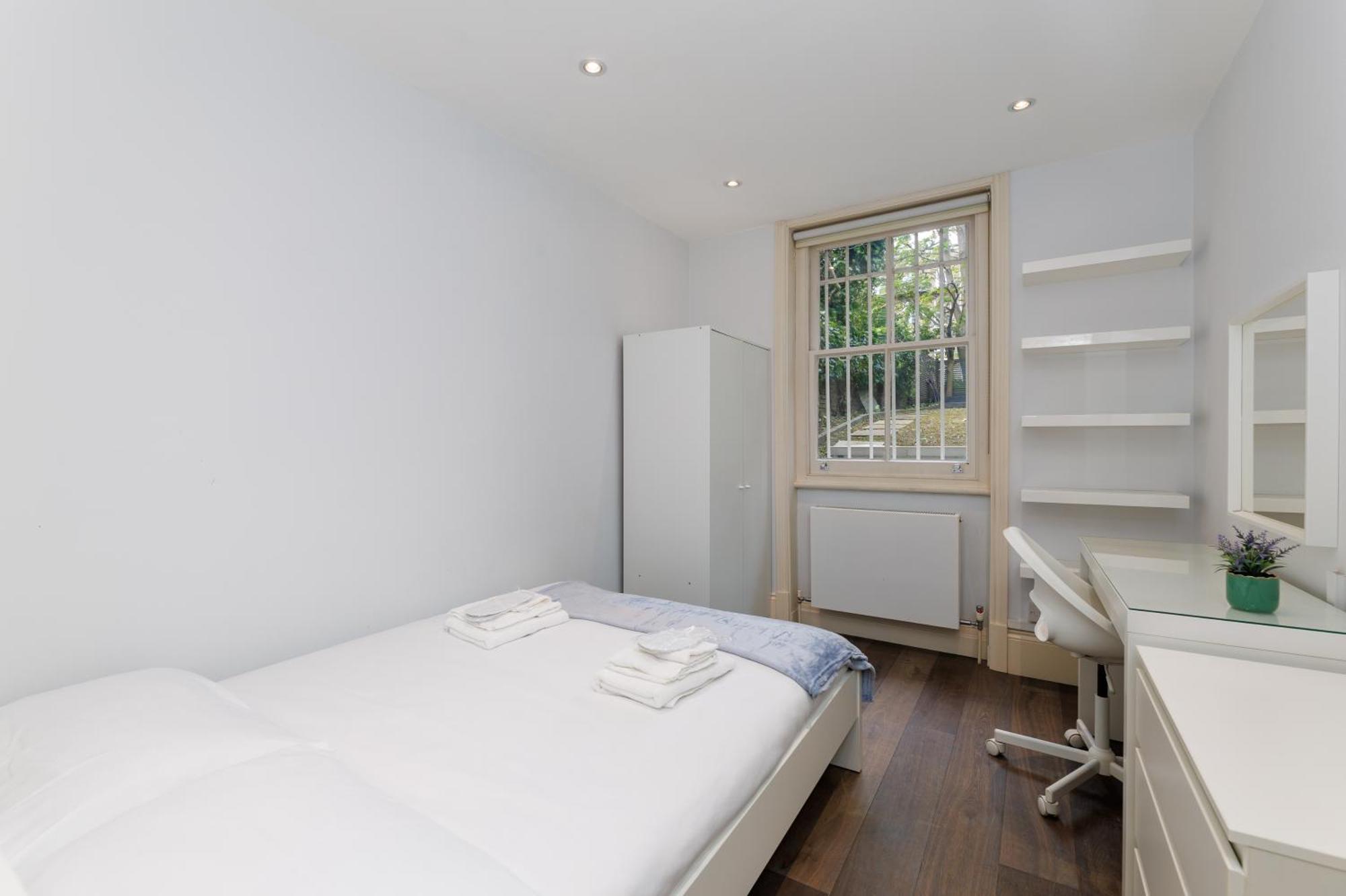 Spacious 2-bed Flat / 10 Mins From The Centre London